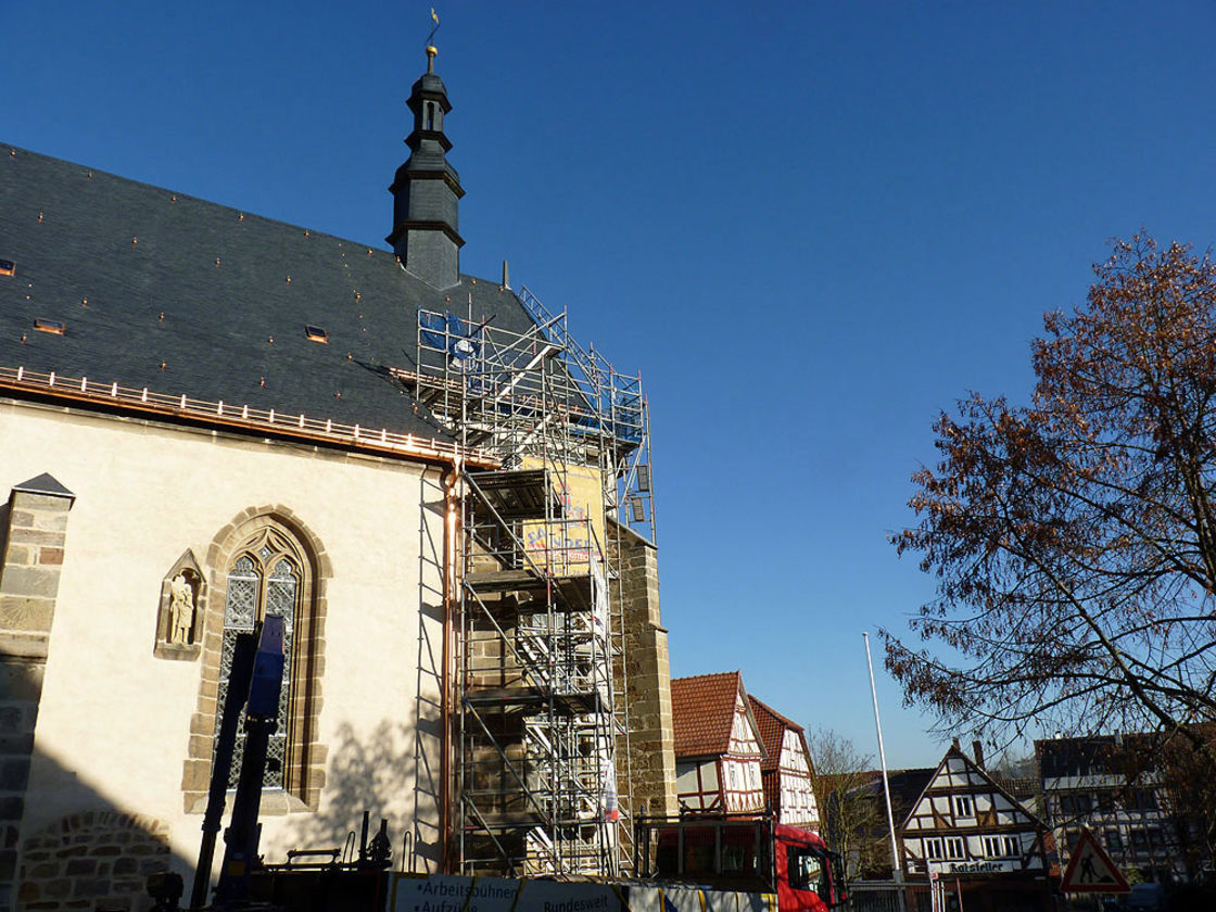 Abbau des Gerüstes an der Südseite (Foto: Karl-Franz Thiede)